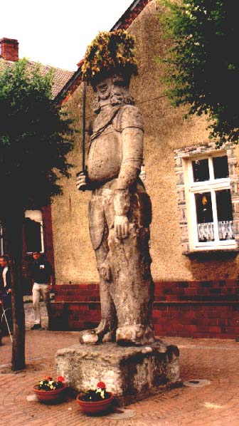 Rolandfigur in Buch